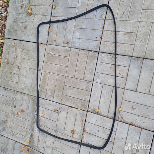 Уплотнитель стекла крышки багажника Chery Amulet