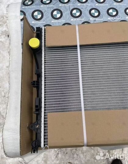 Радиатор охлаждения Mercedes