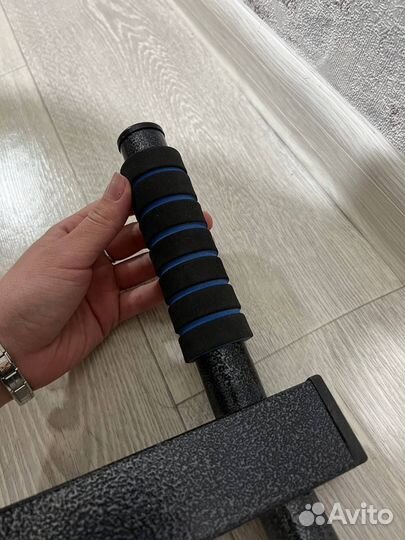 Турник настенный