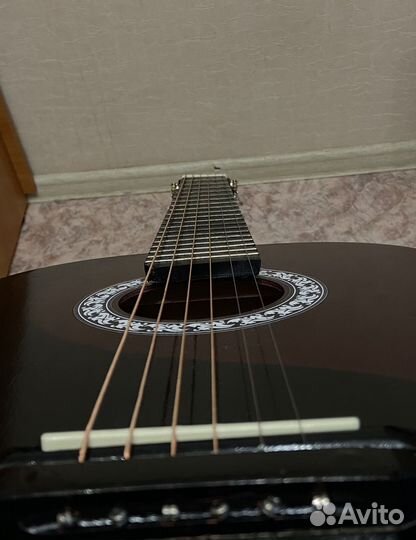 Гитара шестиструнная