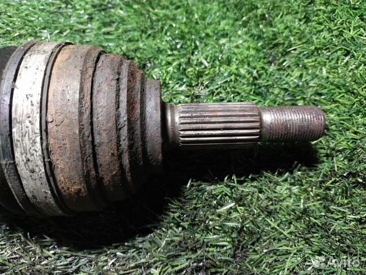 Полуось передняя левая Renault Sandero