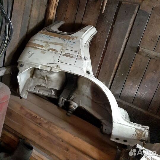 Левое и правое крыло на машину Daihatsu Terios