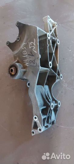 Кронштейн гура генератора на Volkswagen Passat B5