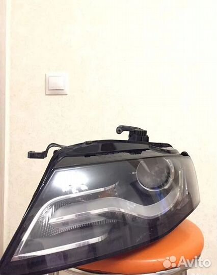 Фара передняя левая Audi A4 B8 2010