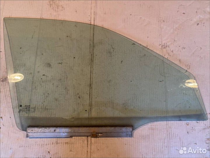 Стекло двери переднее правое Opel Vectra