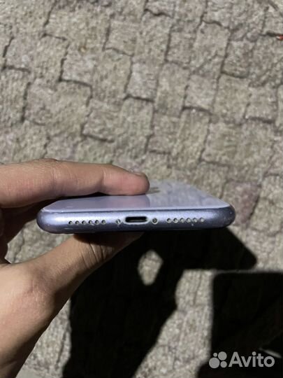 Телефон iPhone 11