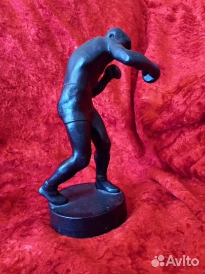 Статуэтка боксер