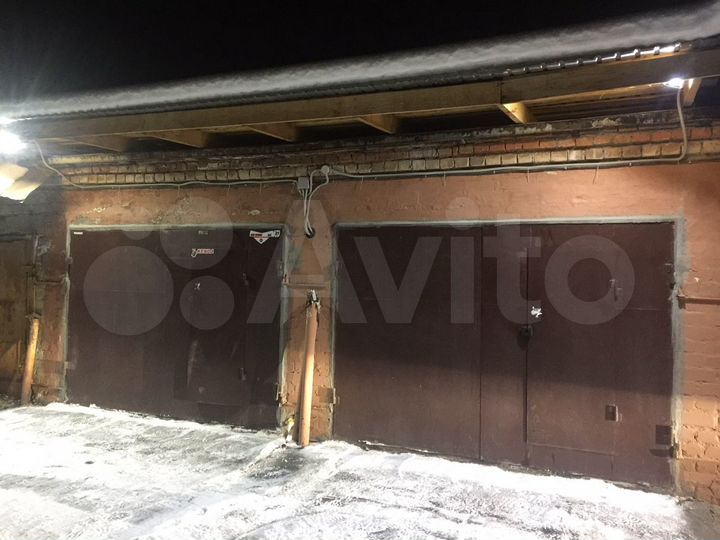 Гараж, > 30 м²