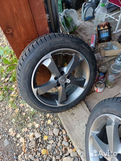 Pirelli Ice Zero 215/50 R17