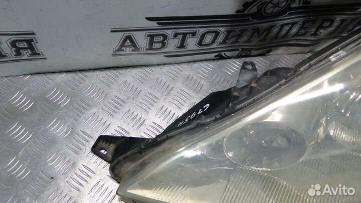 Фара левая Toyota Sienna 2 2007 3.5