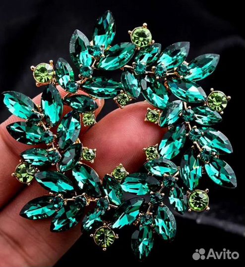 Новая брошь женская. Бижутерия