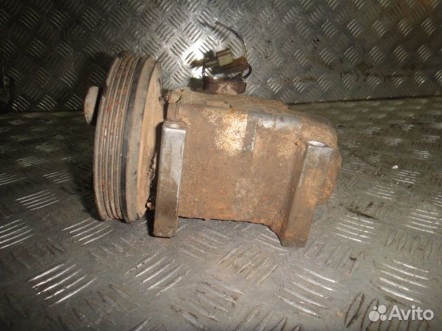 Компрессор кондиционера 323 BJ (98-03) 1,5 б/у