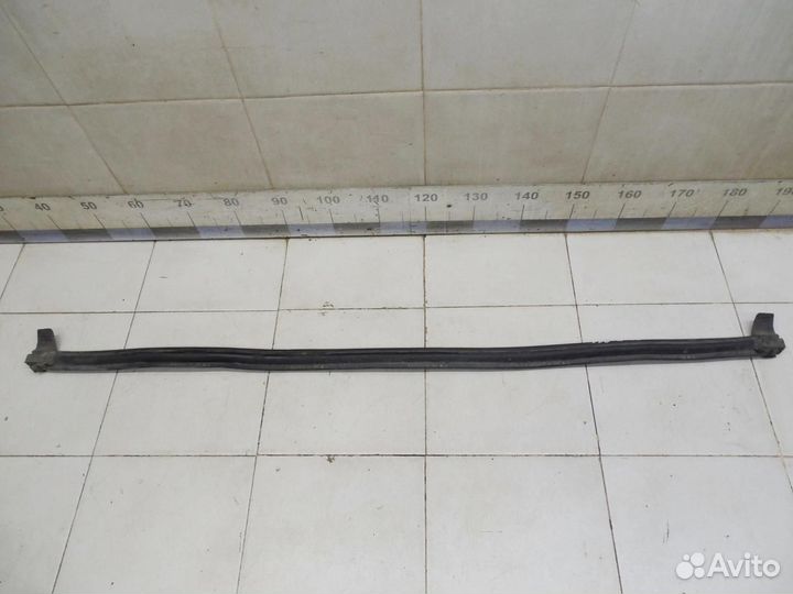 Уплотнитель капота Duster 2012