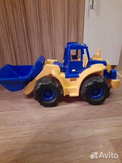 Детские игрушки трактор