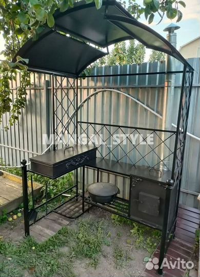 Мангал с крышей
