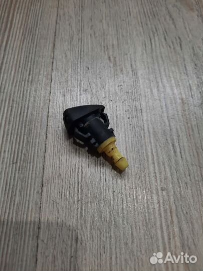 Форсунка омывателя Kia RIO 3