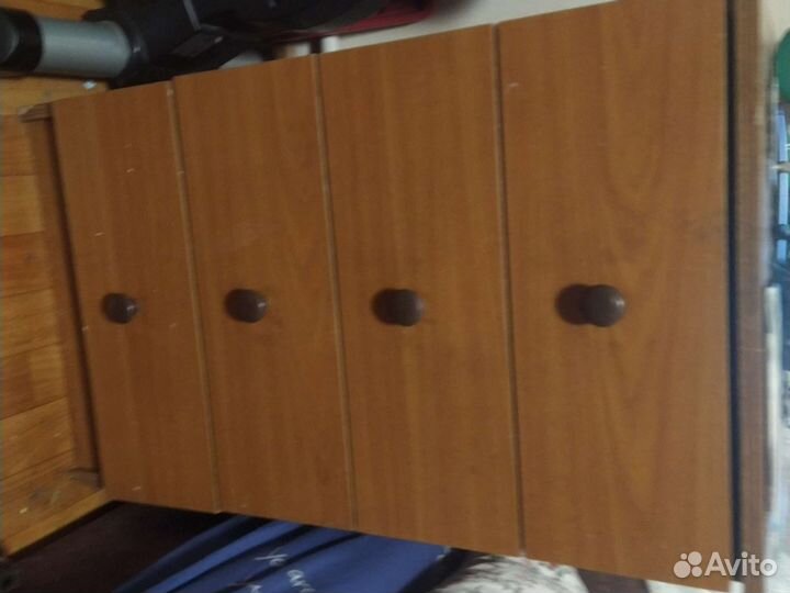 Тумбочка с выдвижными ящиками