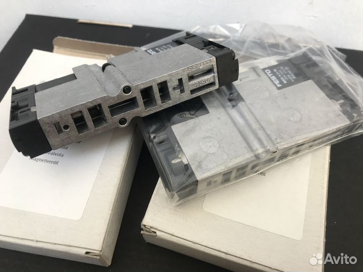 Пневмораспределитель Festo CPA14-M1H-2X3-GLS