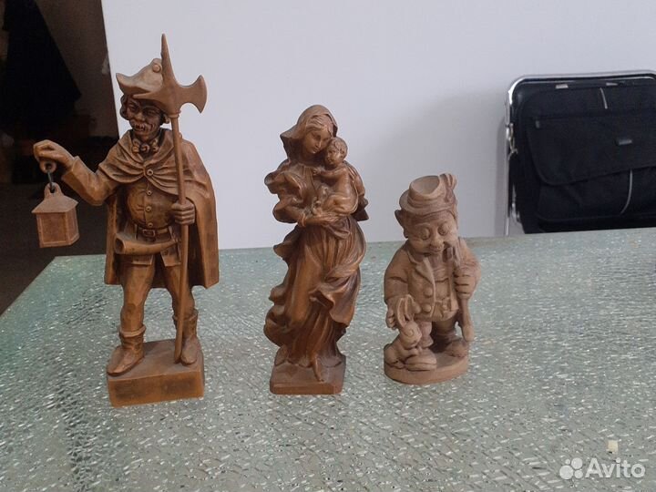 Статуэтка из дерева