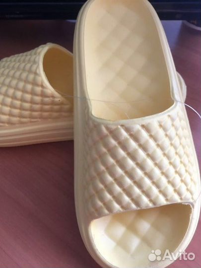 Шлепанцы женские