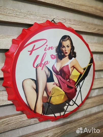 Декор на стену пробка пивная девушка Pin up