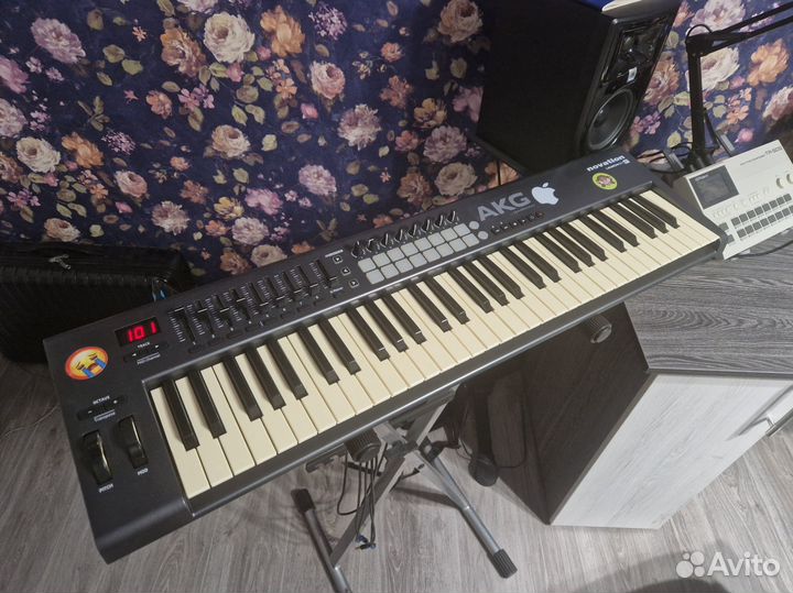 Midi клавиатура Novation Launchkey 61 mk1