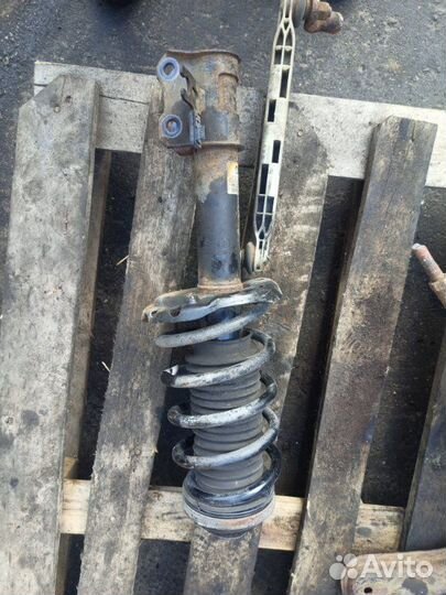 Стойка подвески передняя левая Opel Astra H Z17DTH