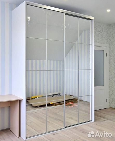 Книжный шкаф