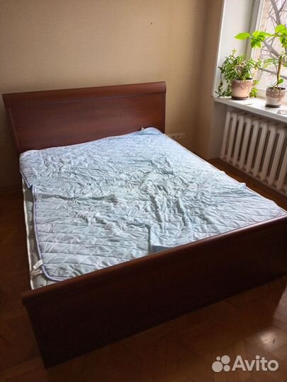 Кровать с матрасом