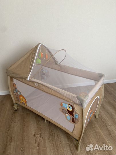 Манеж - кровать на колесах