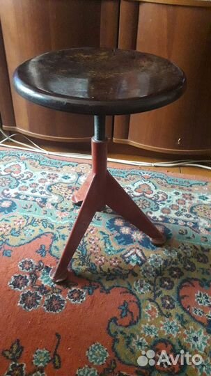 Стул для пианино винтовой