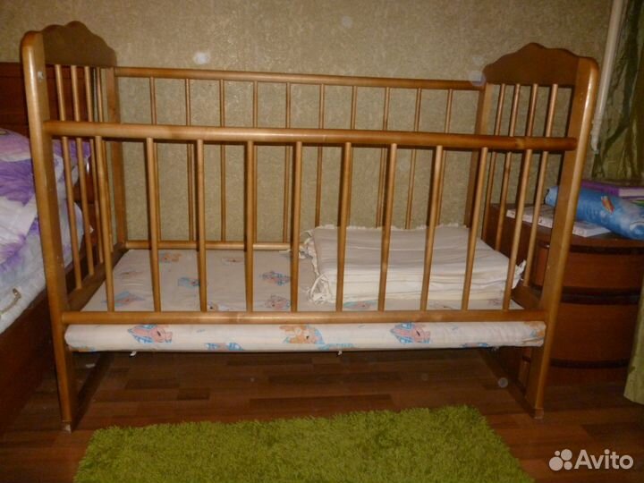 Кроватка с матрасом и мягкимим бортиками