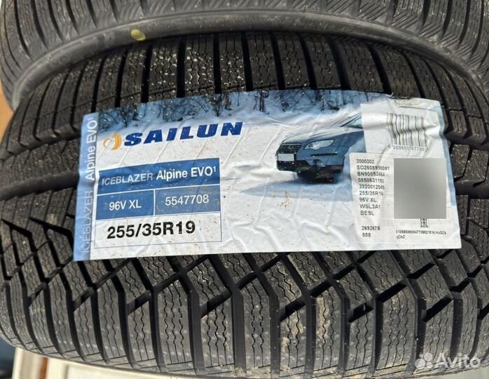Sailun Ice Blazer Alpine EVO1 225/40 R19 и 255/35 R19 96V