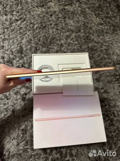 iPad 6th generation Wi-Fi + Cellular