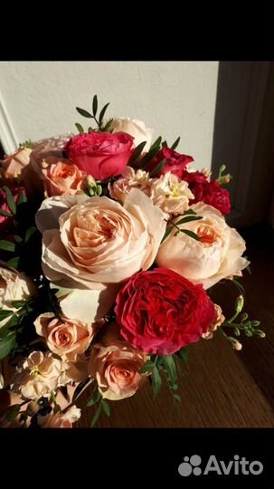 Ком-ции из пионовидных ароматных роз