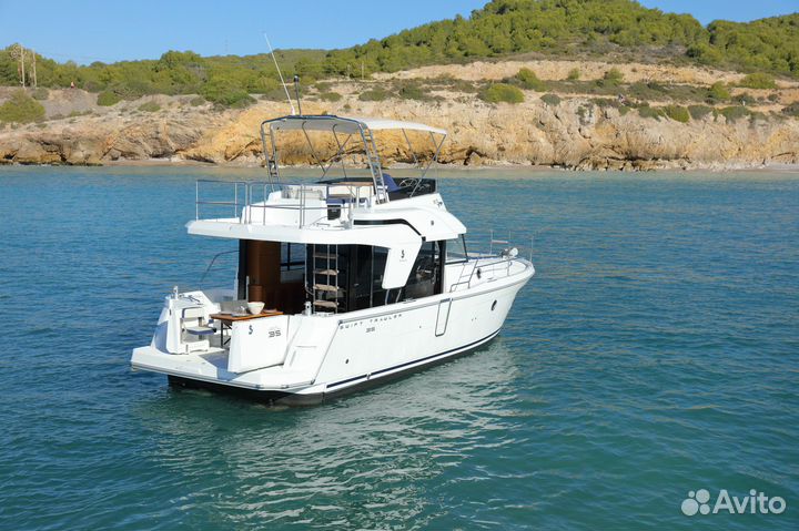 Моторная яхта Beneteau Swift Trawler 35