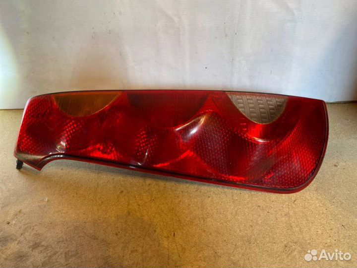 Фонарь задний левый Nissan Note E11 2006-2009