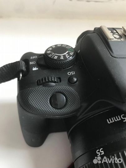 Зеркальный фотоаппарат Canon EOS100D