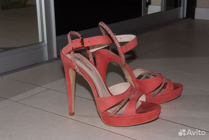 Продаю босоножки