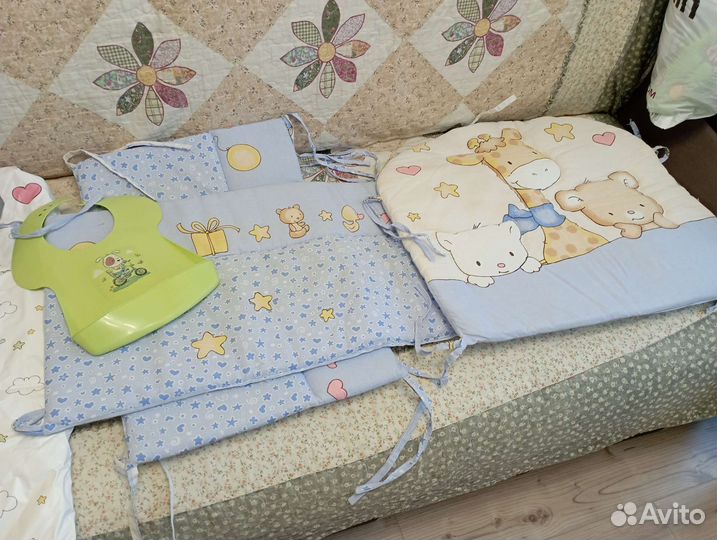 Бортики, матрас д/пеленания, вещи, круг д/купания