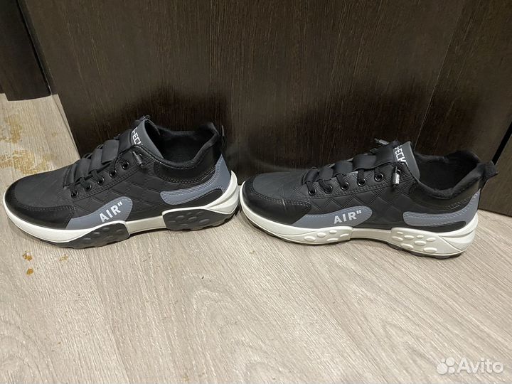 Продам кроссовки