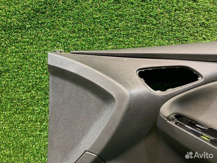 Обшивка двери карта передняя правая Ford Focus 3