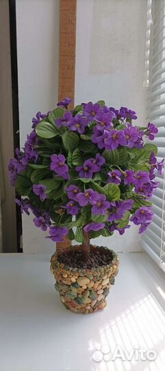 Топиарий в декоративном горшочке