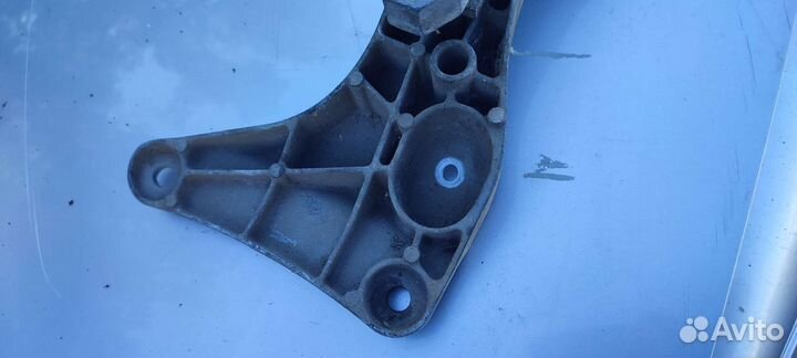 Bmw 5 e39 кронштейн кпп