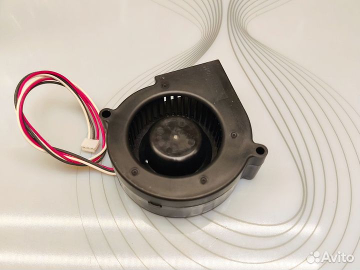 Вентилятор охлаждения индукционной панели