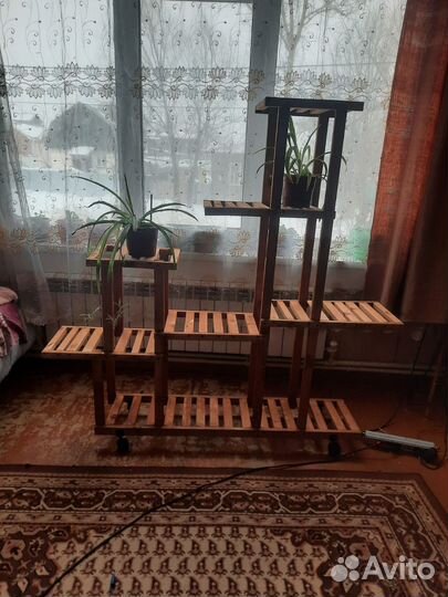 Подставка под цветы дерево