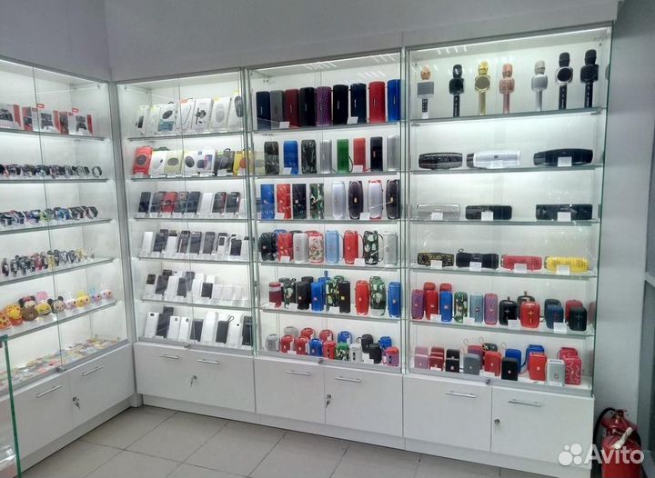 Витрины стеклянные для электроники и аксессуаров