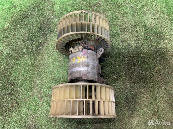 Мотор печки Mercedes-Benz E-Class W124 M102E23