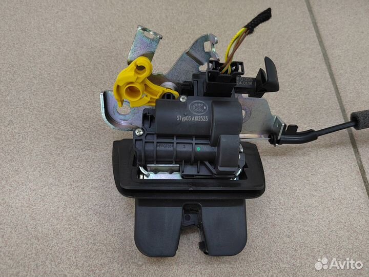 Замок крышки багажника Audi A4 B9 4M0827506D