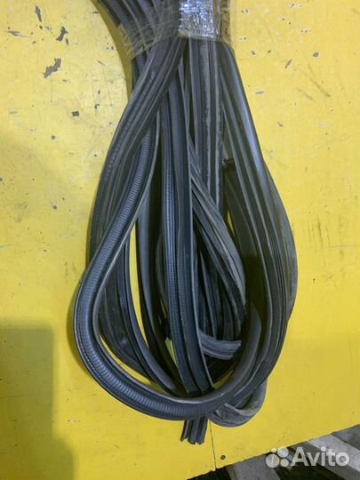 Уплотнитель двери Toyota Land Cruiser Prado 150 20